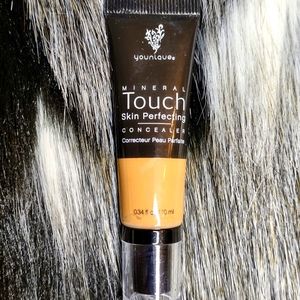 Younique Concealer - Cashmere